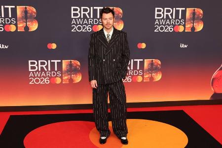 Harry Styles feiert Red-Carpet-Comeback bei den Brit Awards