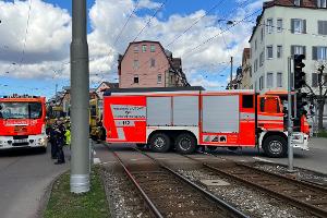 Feuerwehr Stuttgart bei einem Verkehrsunfall