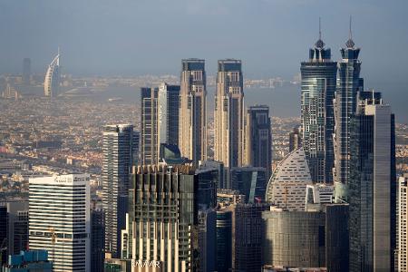 Einige beliebte Reiseziele liegen in der Golfregion, etwa Dubai – hier sind nun viele deutsche Urlauber gestrandet. (Archivbild)
