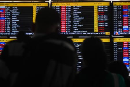 Weltweit fallen viele Flüge aus, weil große Drehkreuze in der Golfregion nicht angeflogen werden können. 