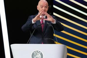 Infantino: Rote Karte für Mund zuhalten?