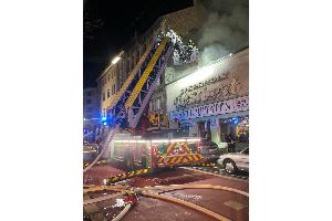 Drehleiter vor dem Gebäude