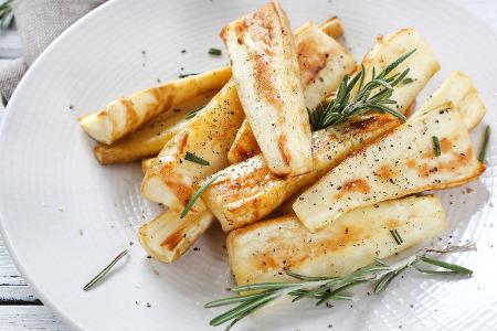 Pastinake und Petersilienwurzel als Beilage