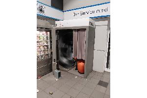 Aufgebrochener Fotoautomat im Bf Ahen
Aufgrund von ermittlungstaktischen Gründen ist das Innenleben des Automaten unkenntlich gemacht worden.