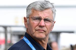 Deutsche Springreiter, Pfleger und Pferde sitzen in Katar fest