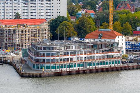 Blick auf den Hauptsitz von Naval Vessels Lürssen (NVL) an der Weser in Bremen.