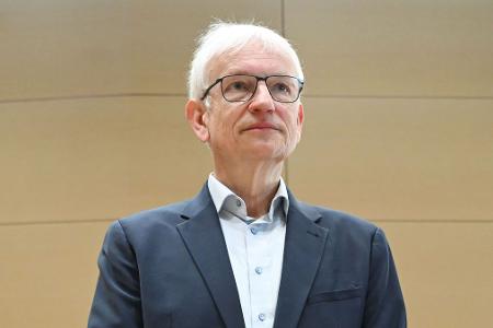 Jürgen Resch klagt als Geschäftsführer der DUH gegen BMW und Mercedes. 