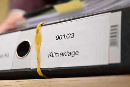 Mit Klimaklagen will die Umwelthilfe die Autobauer zum Verbrenner-Aus bringen. 