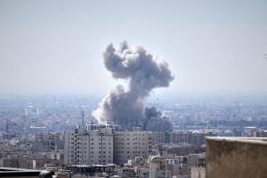 Wie lange die Angriffe auf den Iran und die iranischen Gegenangriffe auf Ziele in Israel und mehreren arabischen Staaten andauern werden, ist noch nicht absehbar.