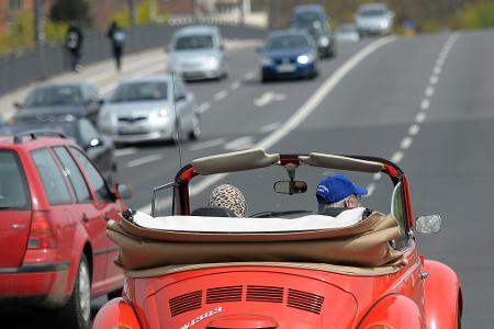 Als das Käfer Cabrio gebaut wurde, hatte es Kultstatus, heute wird immer seltener zur offenen Bauweise gegriffen. (Archivbild)