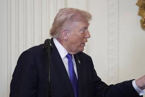 Donald Trump sorgt mit Hautausschlag am Hals für Rätselraten