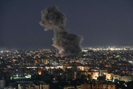 Israel bombardiert auch im Libanon weiter. 