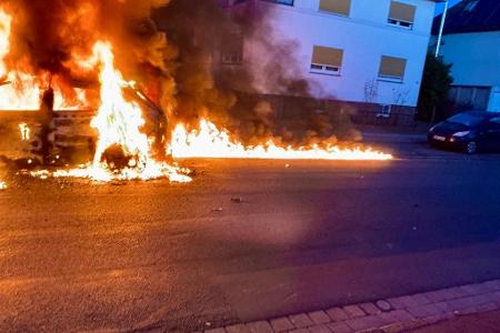 Fahrzeugbrand beim Eintreffen der ersten Einsatzkräfte