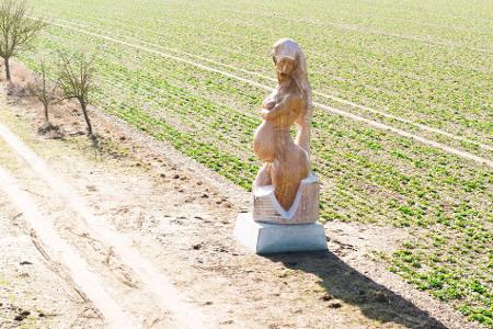 Die Skulptur ist rund 6,20 Meter hoch. 