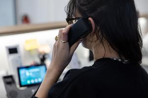 Die allermeisten Frauen verdienen in Partnerschaften weniger als der Mann (Archivbild)