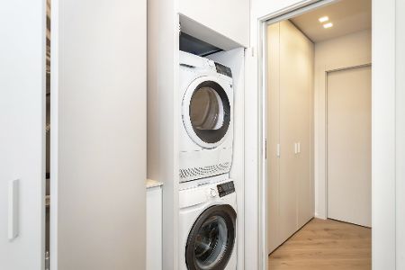 Waschmaschine und Trockner in einer Wohnung