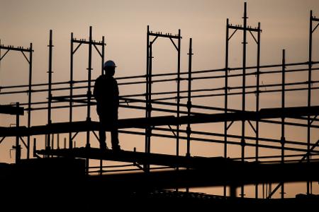 Viele EU-Arbeitskräfte - hier eine Szene einer Baustelle - kommen zum Arbeiten nach Deutschland. (Symbolfoto)