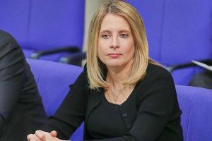 "Grüße aus dem Mutterschutz": Ministerin Verena Hubertz zeigt ihr Baby