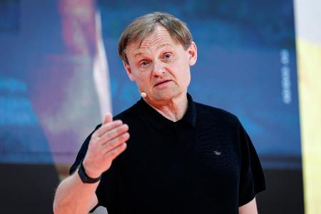 Adidas-Vorstandschef Björn Gulden bleibt bis 2030 an der Spitze des Unternehmens. 