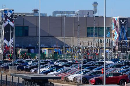 Das Ergebnis der Betriebsratswahl bei Tesla in Grünheide steht fest. (Archivbild)