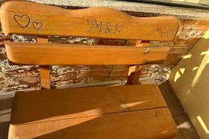 Vergleichsfoto von Holzbank