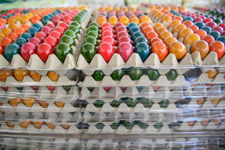 Färbereien kaufen vor Ostern viele Eier. Das verstärkt den Engpass. (Symbolbild)