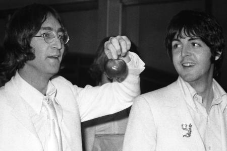 The Beatles: Paul McCartney vs. John Lennon