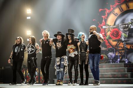 Guns N' Roses: Axl Rose vs. Slash