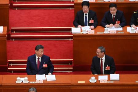 Auch Staats- und Parteichef Xi Jinping verfolgt in der Großen Halle des Volkes den Auftakt des Volkskongresses. 
