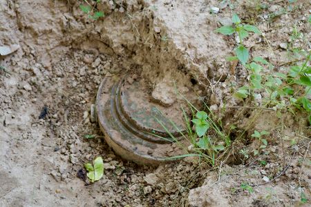 Halbvergrabene Landmine