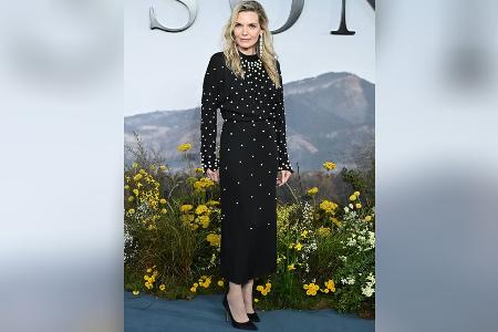 Perlen-Robe: Michelle Pfeiffer verzaubert bei 