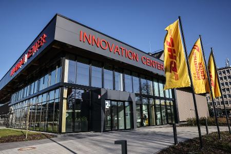 Das Post-Management stellte die Jahreszahlen in seinem neuen Innovationszentrum in Troisdorf bei Bonn vor.