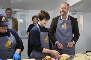 Prinz William backt am Nationalfeiertag in Cornwall