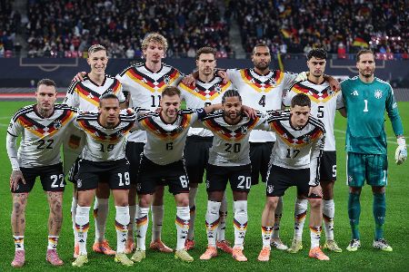 WM 2026 (Gruppe E) Heim (Weiß-Schwarz)