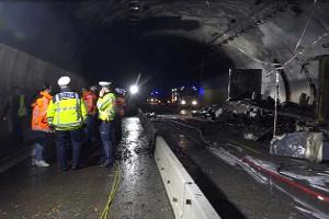 Engelbergtunnel Schäden Brand Polizei Lkw
