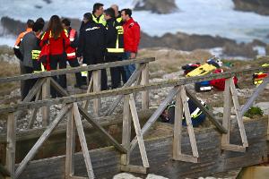 Zwei Tage nach dem Einsturz eines Holzstegs an der Küste der spanischen Region Kantabrien ist die letzte Vermisste tot gefunden worden. Die Zahl der Todesopfer des Unglücks vom Dienstag steigt damit auf sechs. Nur eine Frau überlebte.