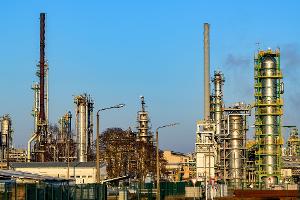 Erleichterung bei der Ölraffinerie PCK im Nordosten Brandenburgs: Die deutschen Rosneft-Töchter sind dauerhaft von den US-Ölsanktionen ausgenommen. (Archivbild)