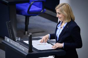 Gesundheitsministerin Nina Warken brachte Änderungen an der Krankenhausreform durch den Bundestag.