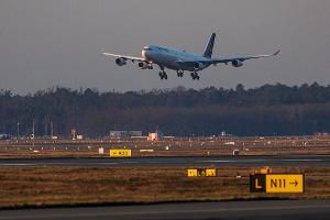 Der erste Evakuierungsflug im Auftrag der Bundesregierung war am frühen Donnerstagmorgen am Frankfurter Flughafen gelandet. 