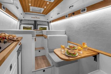 Freedo M 684, Innenraum, Sitzgruppe