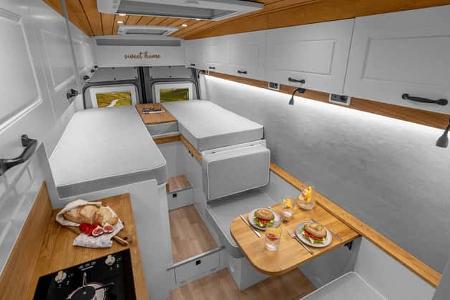 Freedo M 684, Frühstückstisch, Innenraum