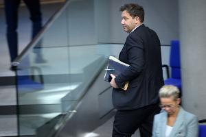 Bundesfinanzminister Lars Klingbeil (SPD) lehnt den Vorstoß der Länder nach mehr Finanzzusagen des Bundes ab.