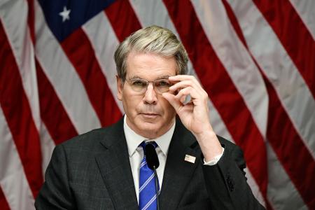 US-Finanzminister Bessent hat die Möglichkeit einer weiteren Lockerung der Sanktionen auf russisches Öl ins Spiel gebracht. (Archivbild)