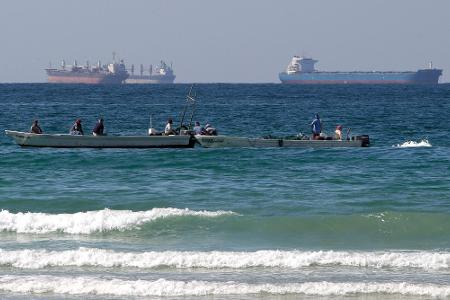 Immer wieder werden Schiffe in der Meerenge von Geschossen getroffen. (Archivbild)