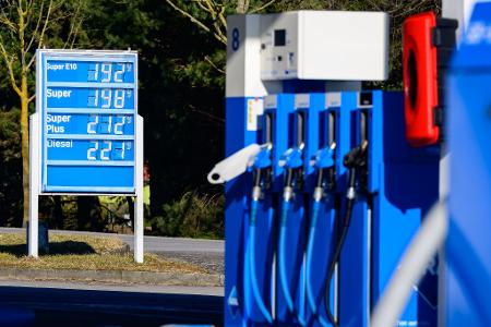 Nach dem Beginn des Iran-Kriegs sind in Deutschland die Spritpreise in die Höhe geschossen. (Symbolbild)