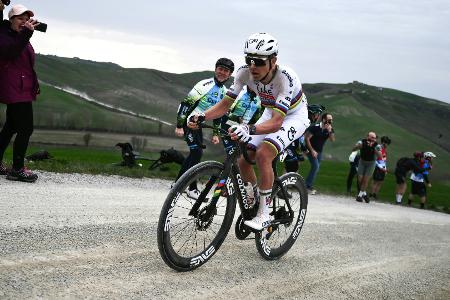 Nach 80-km-Solo: Pogacar gewinnt Strade Bianche