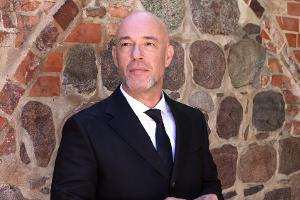 Der Graf von Unheilig: Wie er seine Bühnenverletzungen verkraftet hat