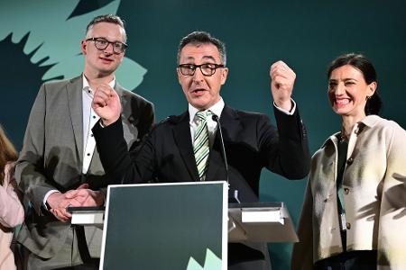 Nach den Hochrechnungen könnte Cem Özdemir neuer Ministerpräsident im Südwesten werden. 