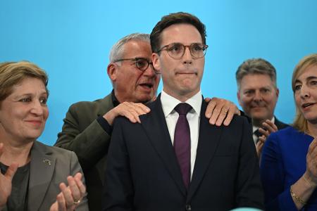 Die CDU mit Spitzenmann Manuel Hagel gewann hinzu, lag laut Hochrechnungen aber knapp hinter den Grünen.