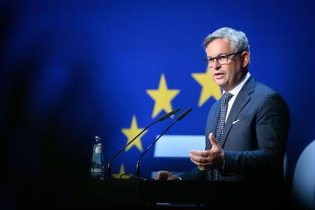 Laut EU-Migrationskommissar Magnus Brunner gibt es bisher keine größeren Bewegungen in Richtung der Außengrenzen Irans. (Archivbild)